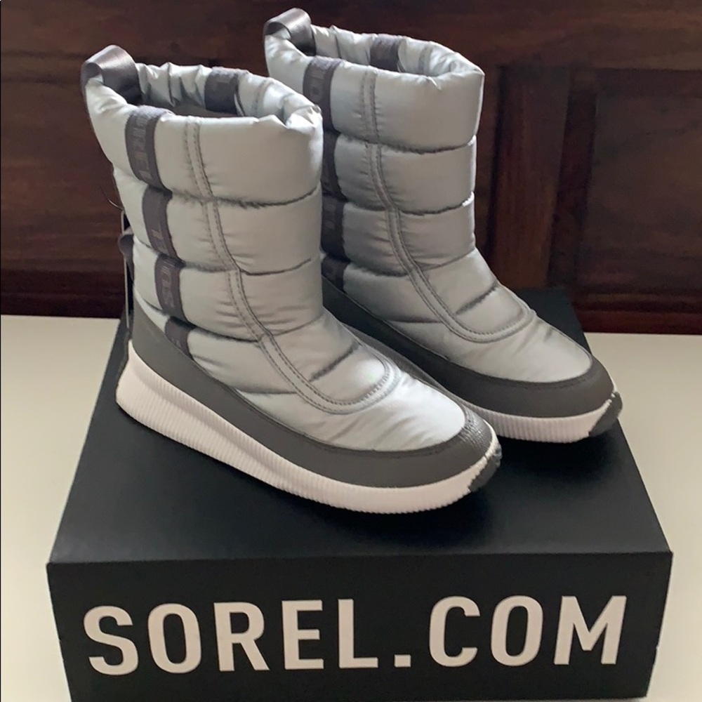 NWT Sorel snow boots